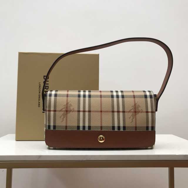 8011119 Burberry 26