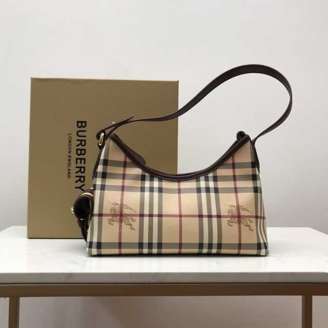 8011118 Burberry 24