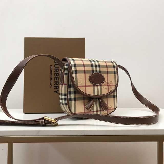 8011114 Burberry 18