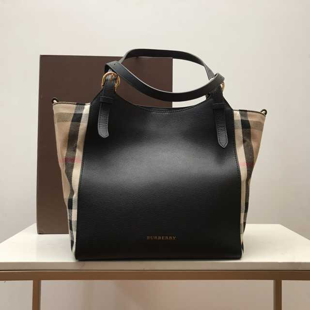 2447 Burberry House Check 29