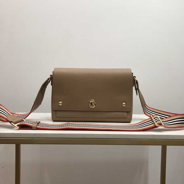 80174621 Burberry 25