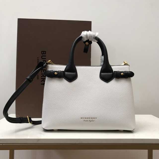 40237001 Burberry 26