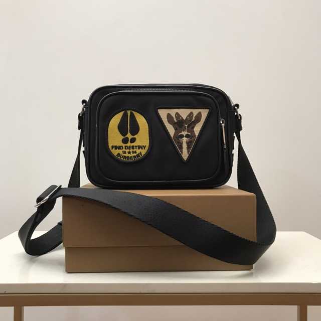 80383211 Burberry 22
