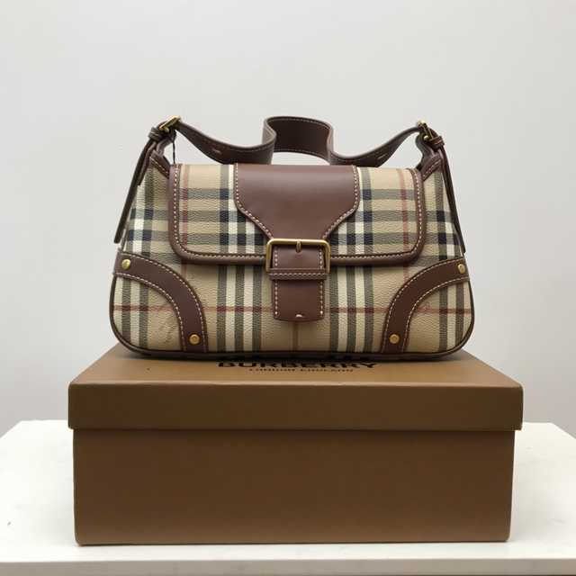 80111166 Burberry 29