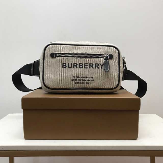 80389021 Burberry 24