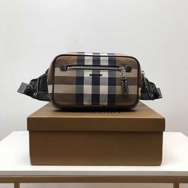 80389021 Burberry 24