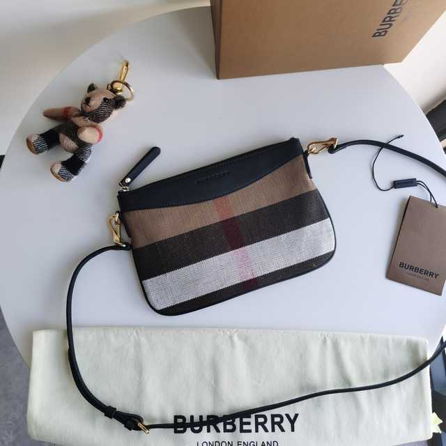 Burberry House Clutch 26