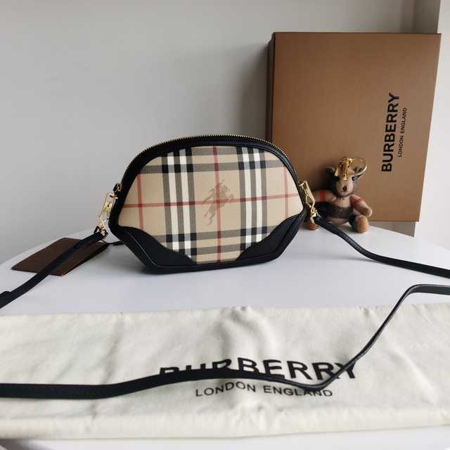 Burberry Crossbody 26