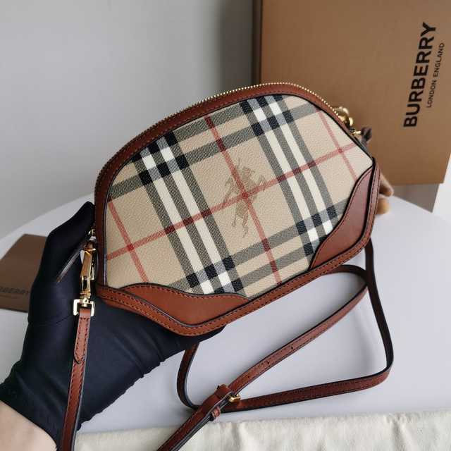 Burberry Crossbody 26