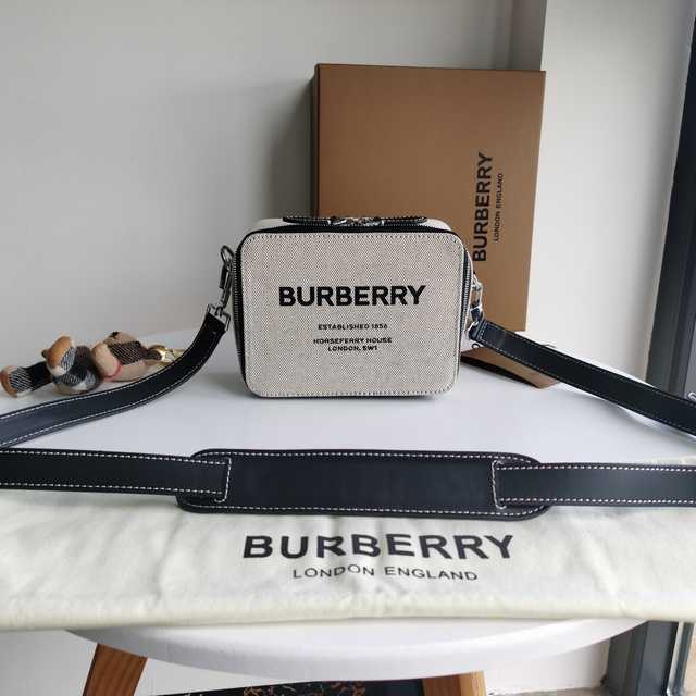 80382581 Burberry 18