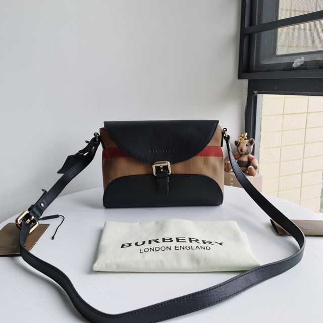 Burberry Crossbody 24