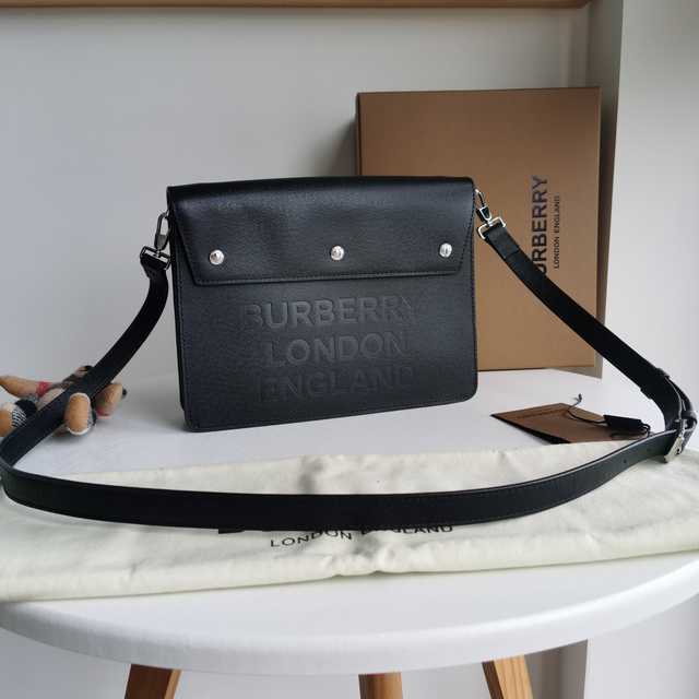 Burberry Messenger 26