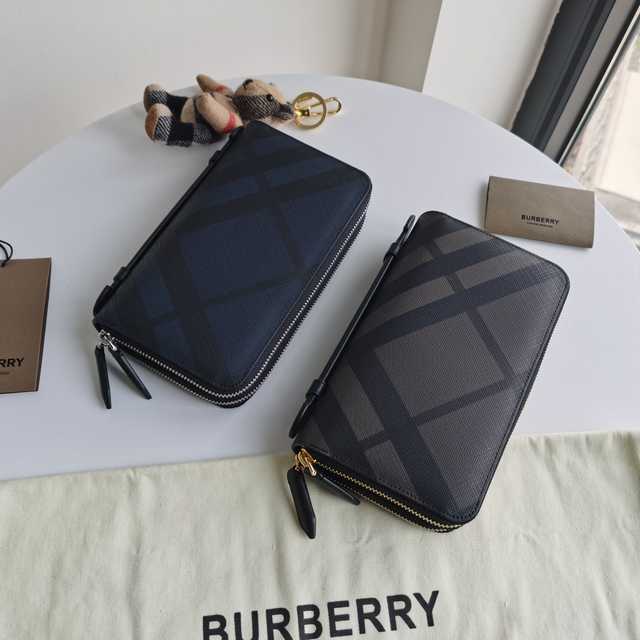 Burberry Double Zipper 21