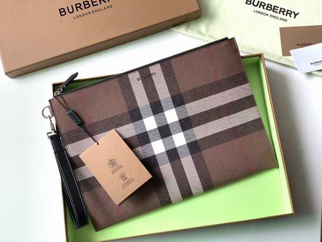 80366731 Burberry Clutch 34