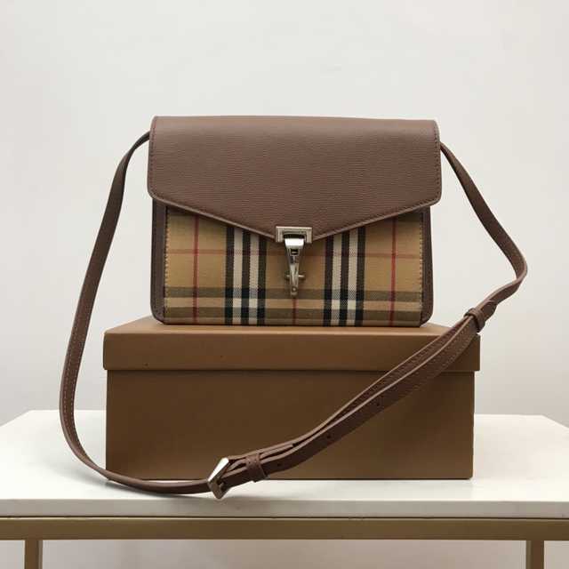 39808261 Burberry House 24