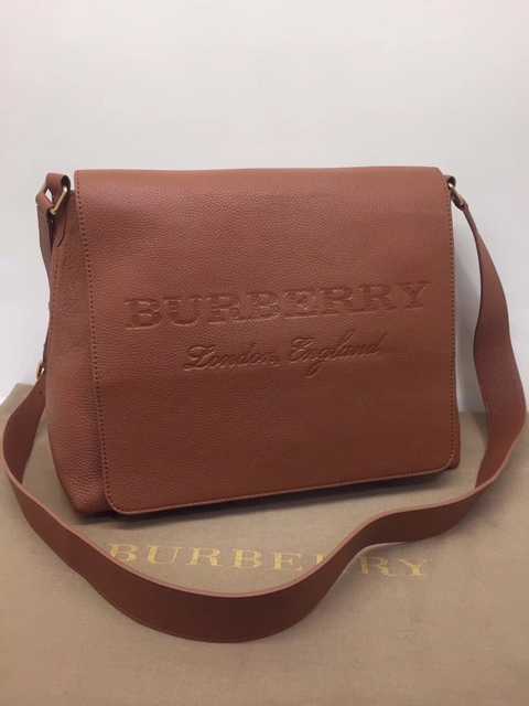 40620131 Burberry 38