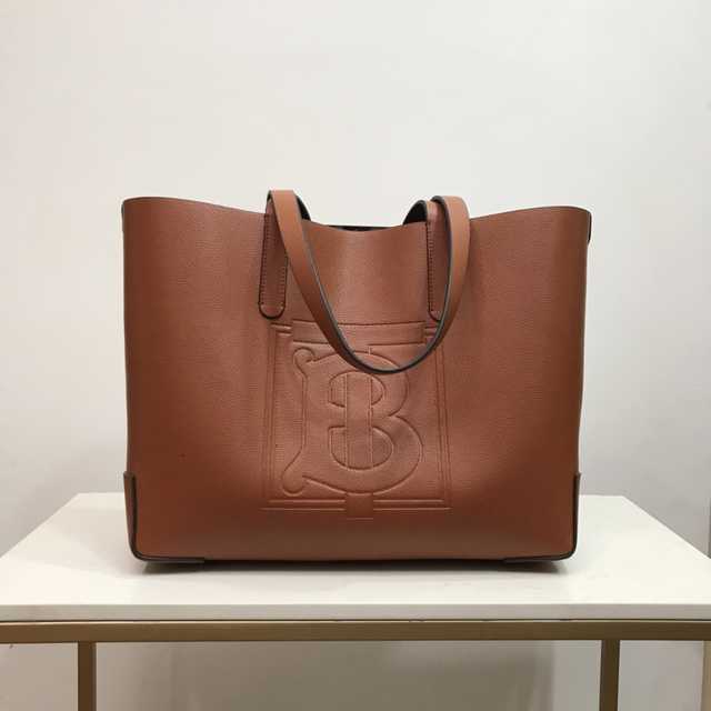 80196121 Burberry 35