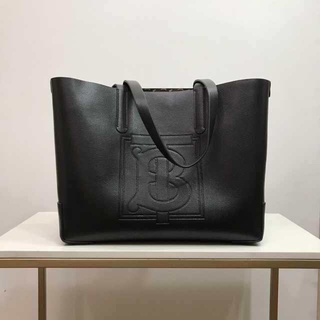 80196121 Burberry 35