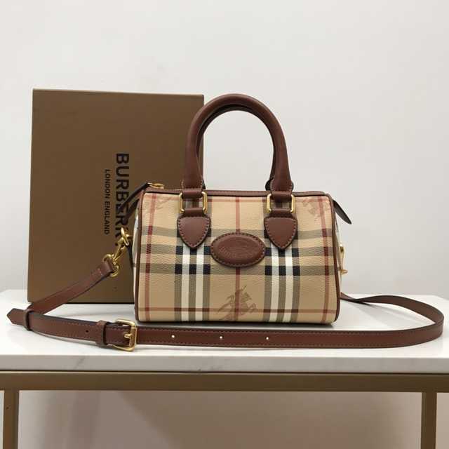 8011111 Burberry 20