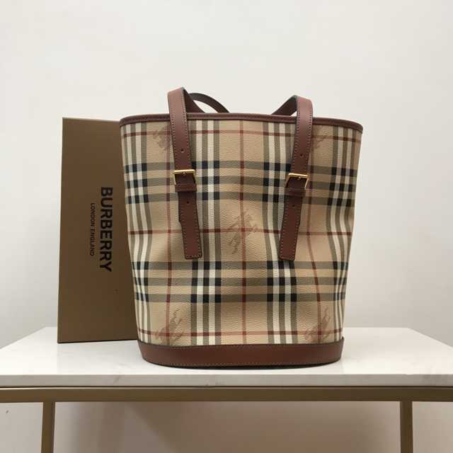 80111133 Burberry 29