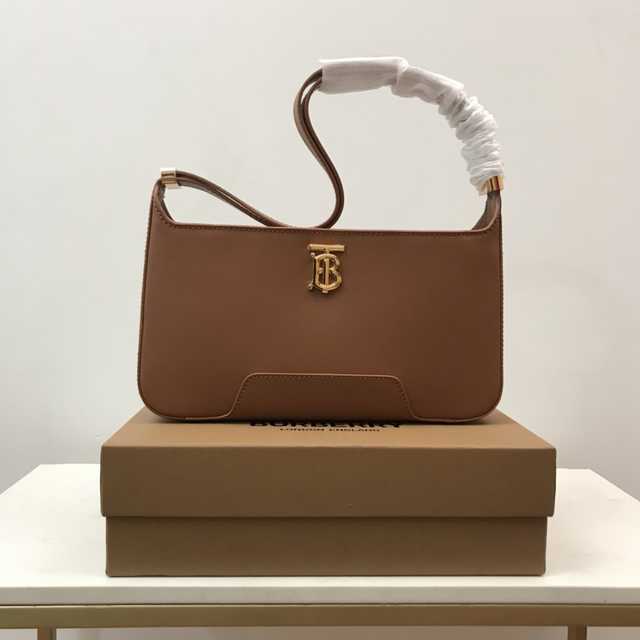 80462461 Burberry 28