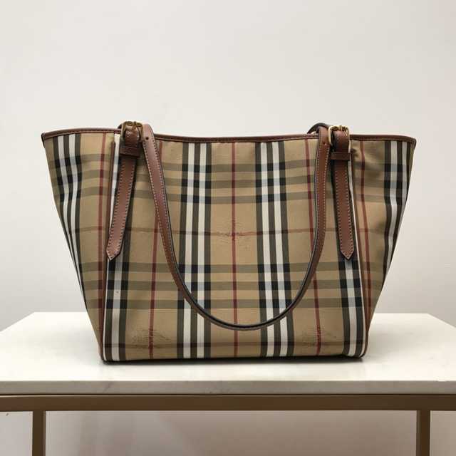 23691 Burberry 28