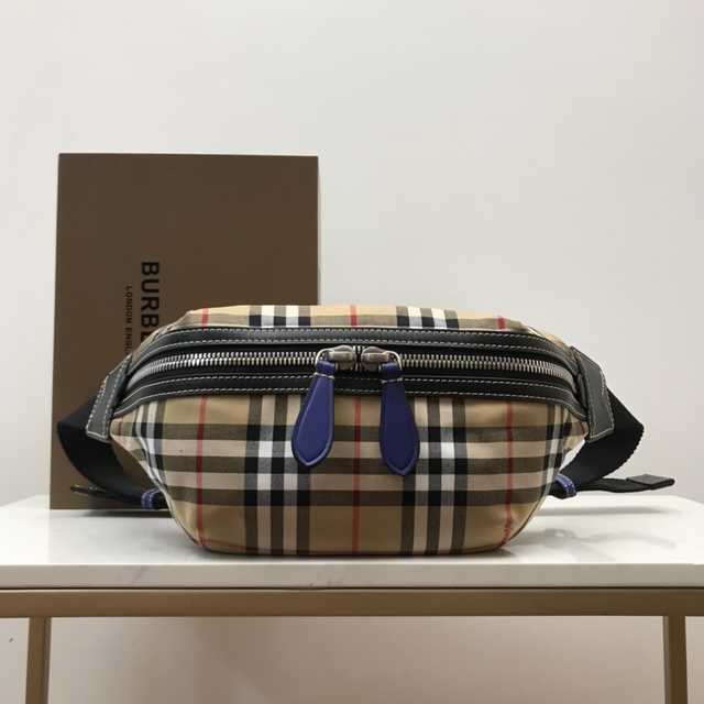 80055211 Burberry 31