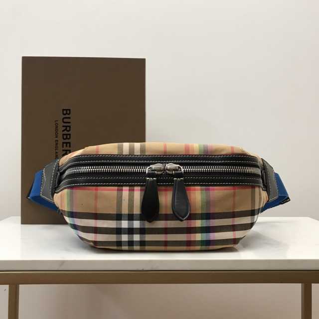 80055211 Burberry 31