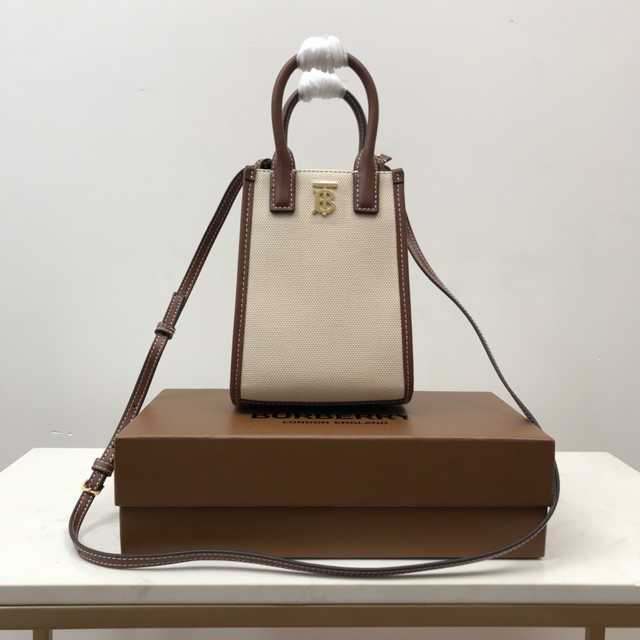 80524601 Burberry 18