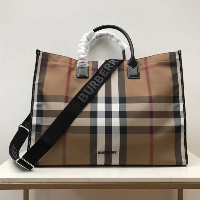 80418941 Burberry 45