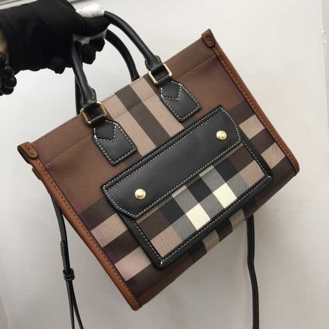 80543091 Burberry 23