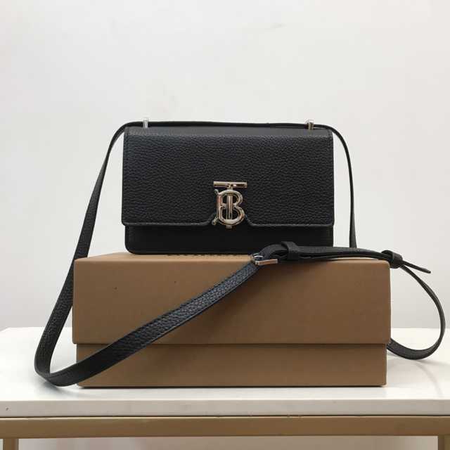 2212 Burberry Robin 21