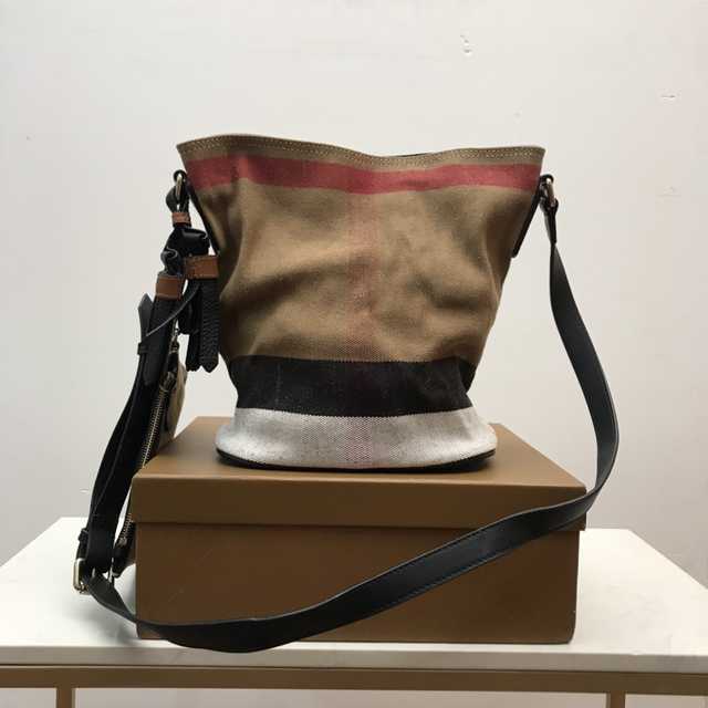 Burberry Ashby 24