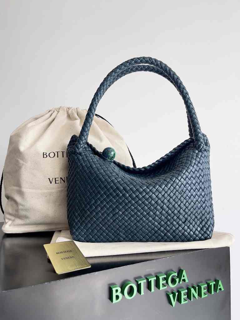 716974 Tosca 27