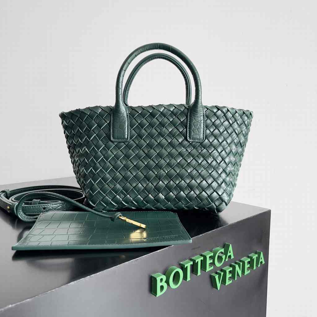 Mini Cabat 22 717712 Crocodile Texture