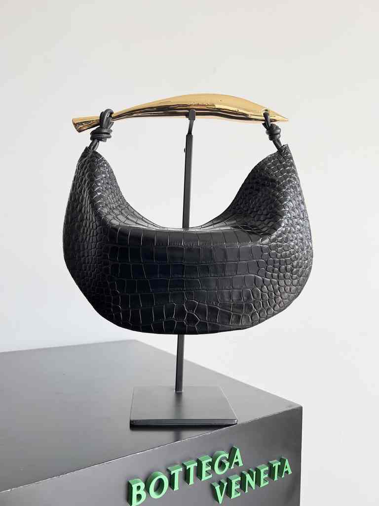 754657 Sardine 36 Crocodile texture