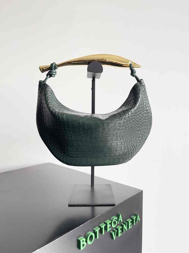 754657 Sardine 36 Crocodile texture