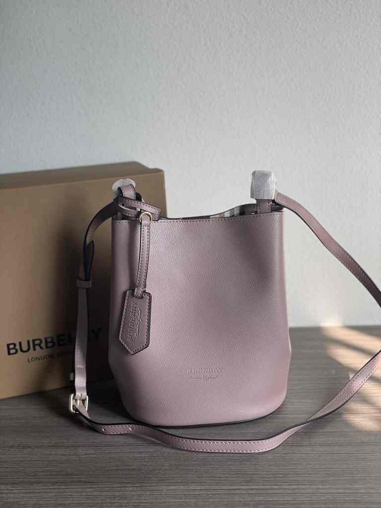 Burberry Bucket 23