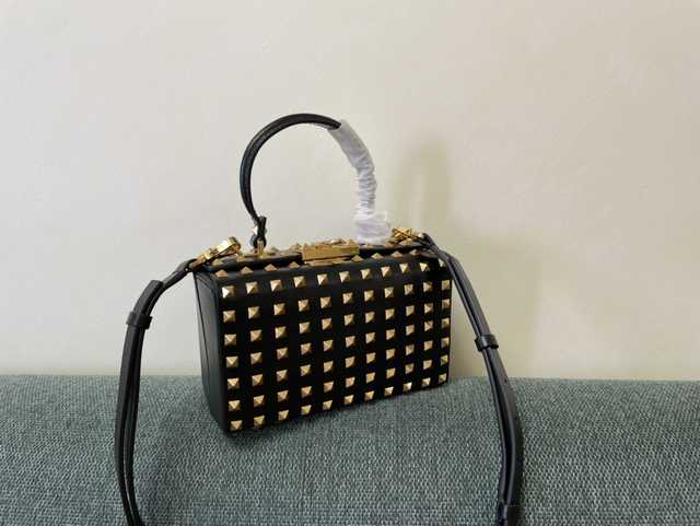Garavani Rockstud Alcove 4400 19