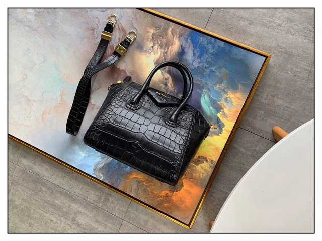 Givenchy 33 Crocodile Texture