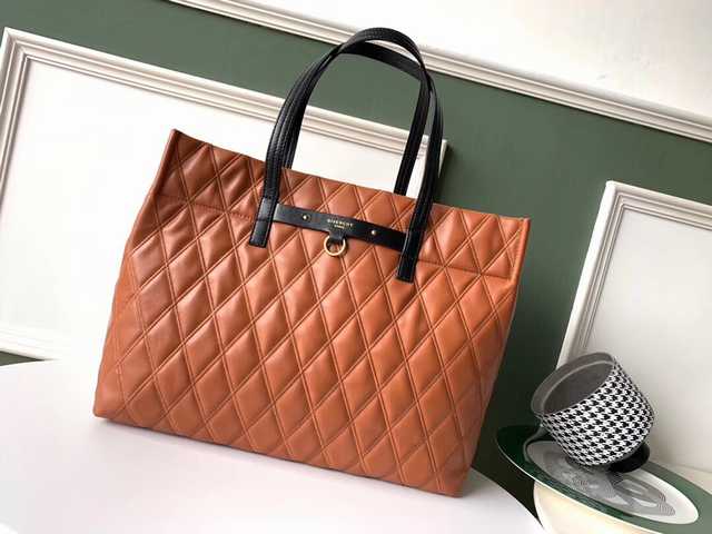 Givenchy Tote 40