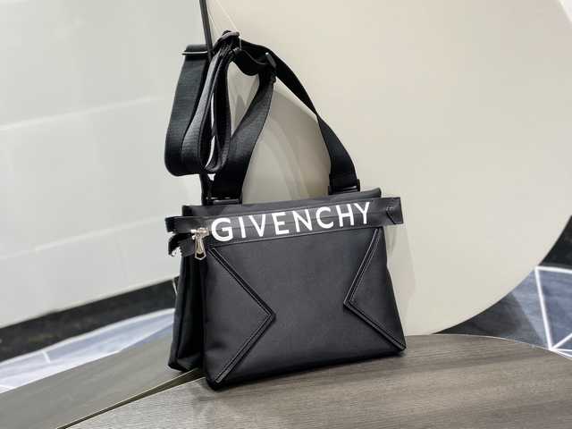 Givenchy Messenger 26