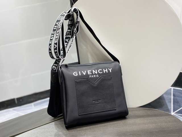 Givenchy Messenger 29