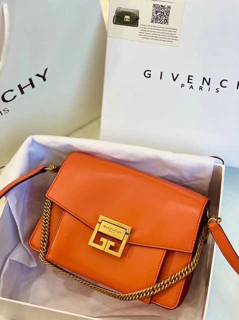 1117980 Givenchy 21