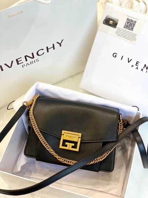 1117980 Givenchy 21