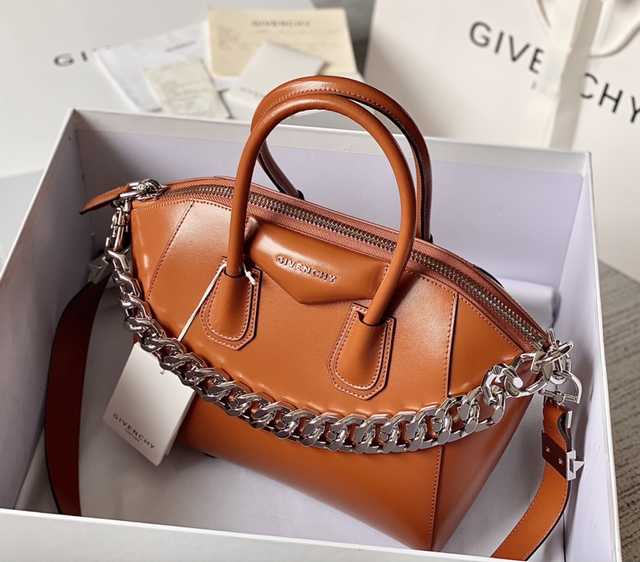 3c01751100 Antigona BOX 28