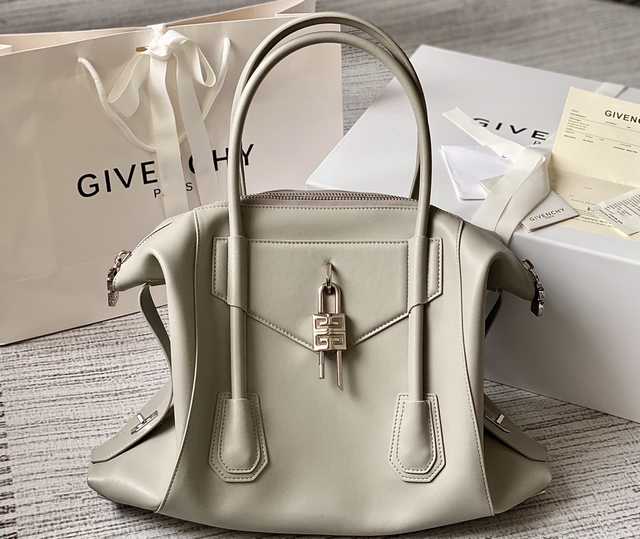 Antigona Lock Soft 44