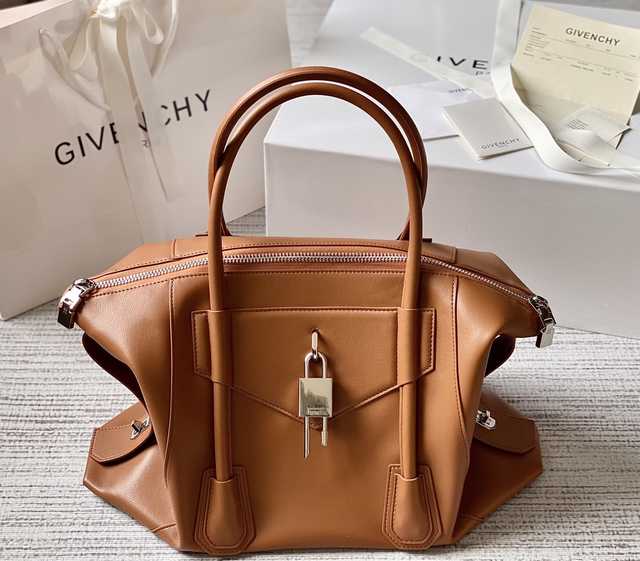 Antigona Lock Soft 44