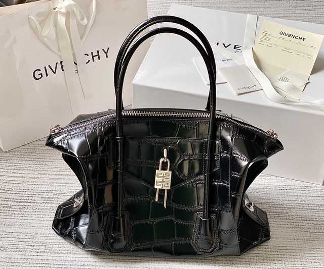 Antigona Lock Soft 44