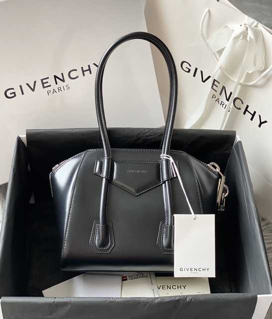 199115 Antigona Lock Mini Long 22